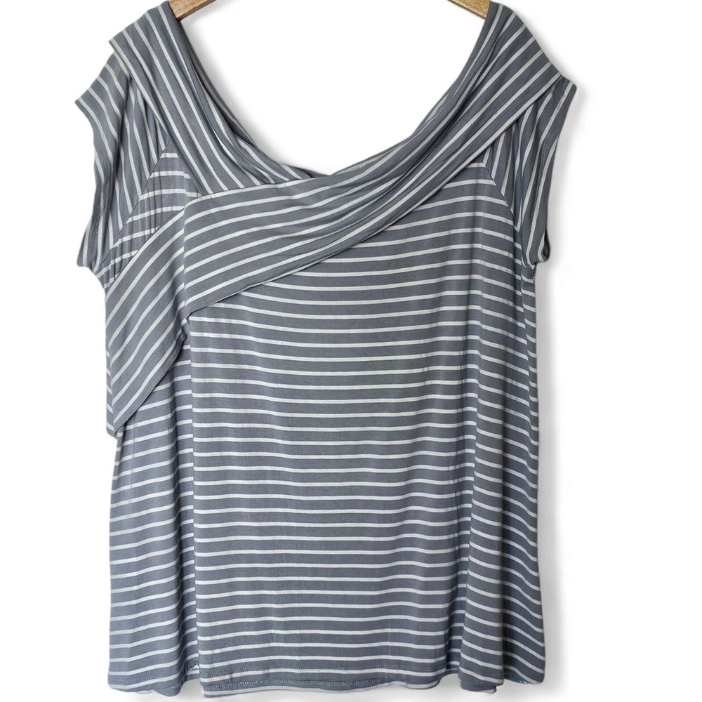 Suzanne Betro Weekend Top Size 3X Gray White Striped Short Sleeve Scoop Neck
